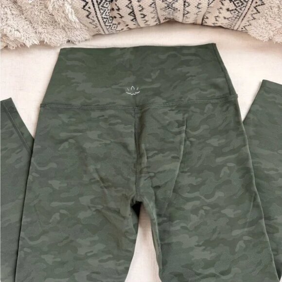 Beyond Yoga Olive Camouflage Leggings, Eden Green Jacquard Camo - Picture 2 of 3
